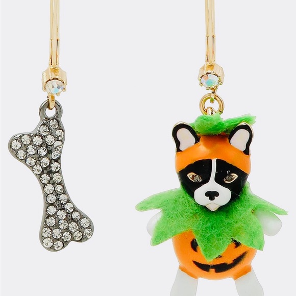 Authentic Betsey Johnson Earrings - Dog In Pumpkin Costume & Rhinestone Bone NWT - Picture 2 of 12